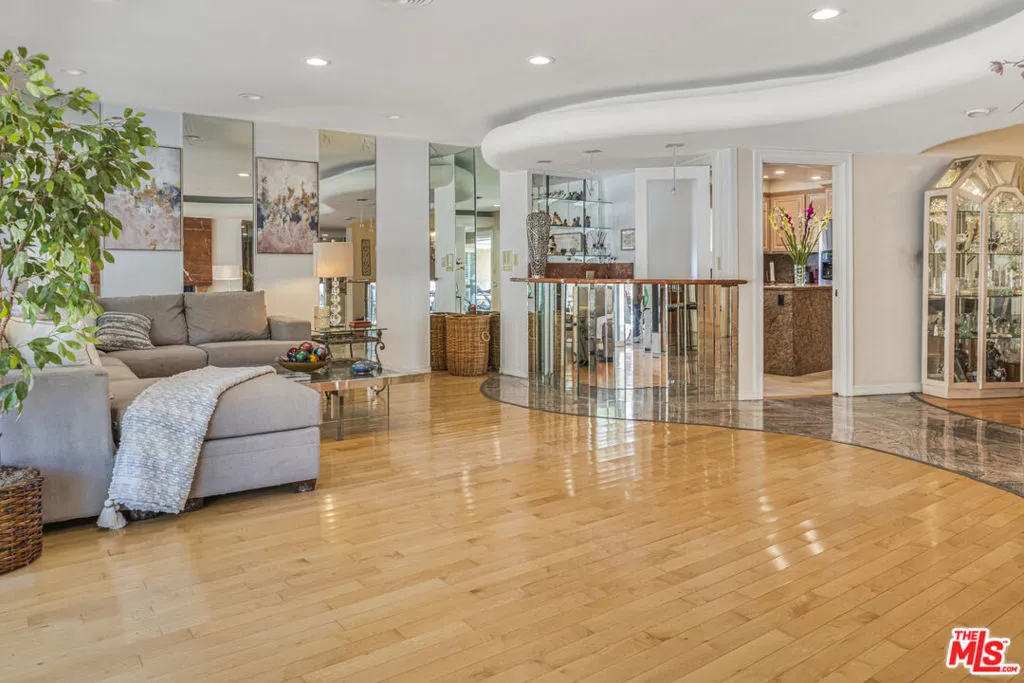 6116 Wooster Avenue, Los Angeles, California 90056 home-pic-4